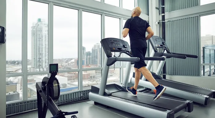 Vận Chuyển Nhập Khẩu Máy Chạy Bộ Từ Anh Về Việt Nam: Hành Trình Sức Khỏe Đến Ngưỡng Cửa