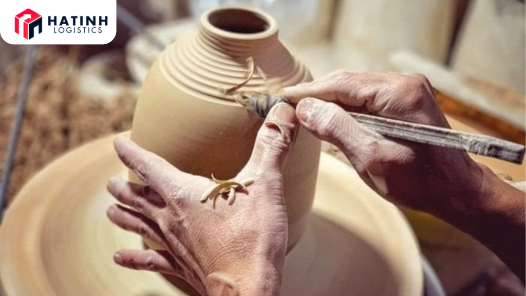 Gửi Hàng Từ Làng Nghề Việt Sang Anh: Tinh Hoa Gốm Sứ, Lụa, Mây Tre Vươn Ra Thế Giới