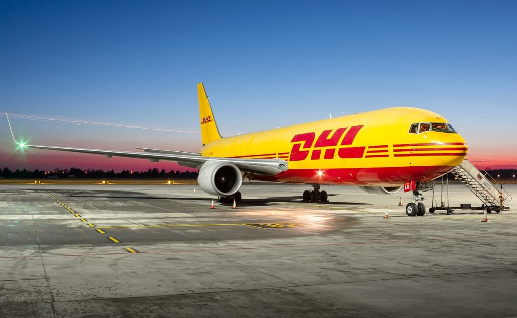 DHL Bắt Tay Shopify Đơn Giản Hóa Logistics Cho Người Bán