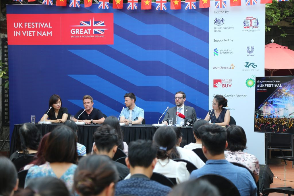 Lễ Hội Vương Quốc Anh Tại Việt Nam: Hoạt Động Thú Vị Và Nhóm Nhạc Huyền Thoại Biểu Diễn