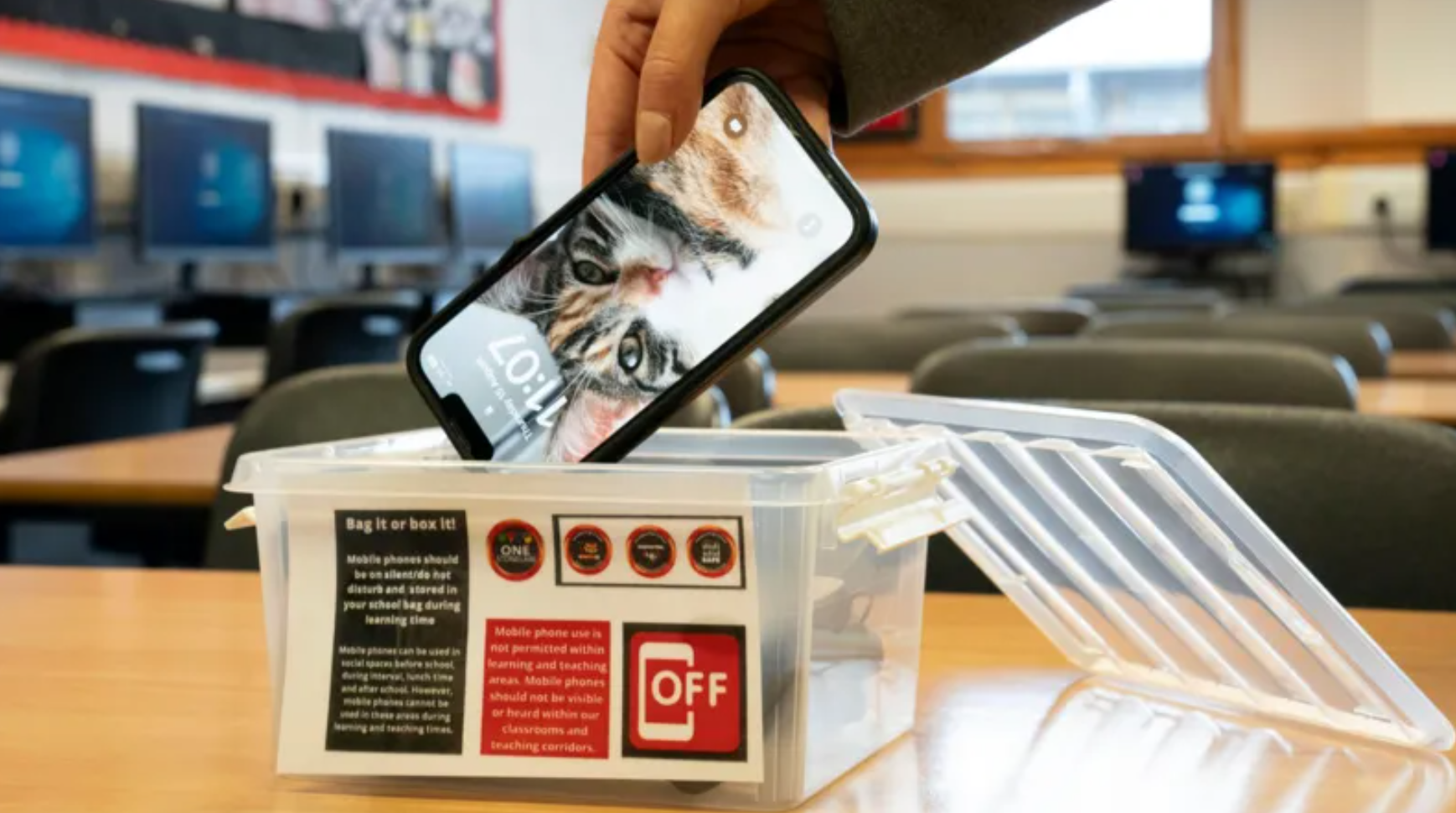 Anh Quốc Đề Nghị Cấm Hoàn Toàn Điện Thoại Trong Trường Học Anh Quốc Đề Nghị Cấm Hoàn Toàn Điện Thoại Trong Trường Học