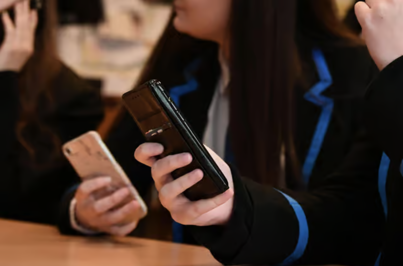 Anh Quốc Đề Nghị Cấm Hoàn Toàn Điện Thoại Trong Trường Học