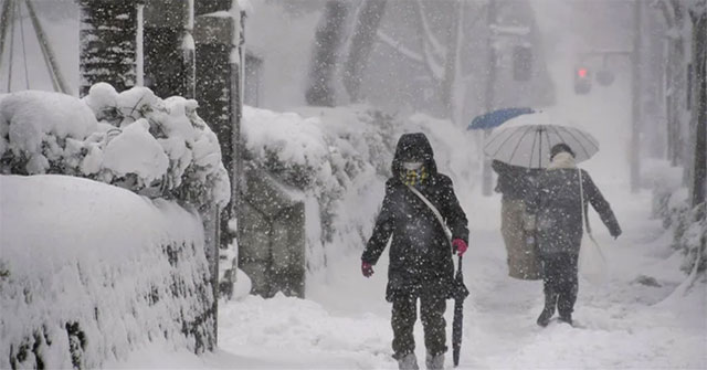 ANH KÍCH HOẠT TRỢ CẤP THỜI TIẾT LẠNH TẠI HƠN 400 KHU VỰC TRONG ĐỢT BĂNG GIÁ KỶ LỤC